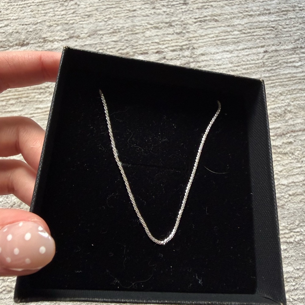 Elegant Real Silver Necklace - Picture 4 of 5